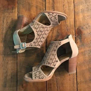 Arturo Chiang Block Heel Sandal